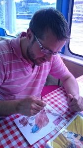 muž vyfarbuje omaľovávanky s tématikou Dunaja