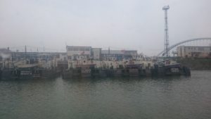 lode kotviace v prístave