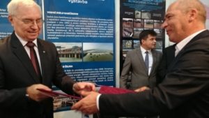 Podpis zmluvy o spolupráci medzi SVP a TUKE