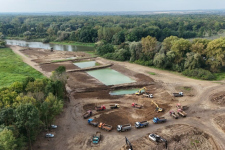 Obr. 2. Výkopové práce nutné na sprietočnenie pôvodného koryta Moravy (stavebný objekt SO04).